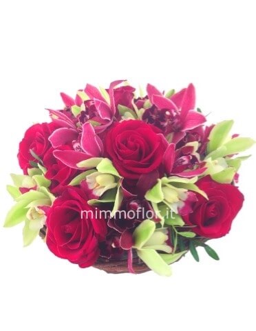Composizione con rose e orchidee