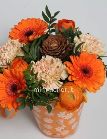 bouquet di fiori misti in secchiello